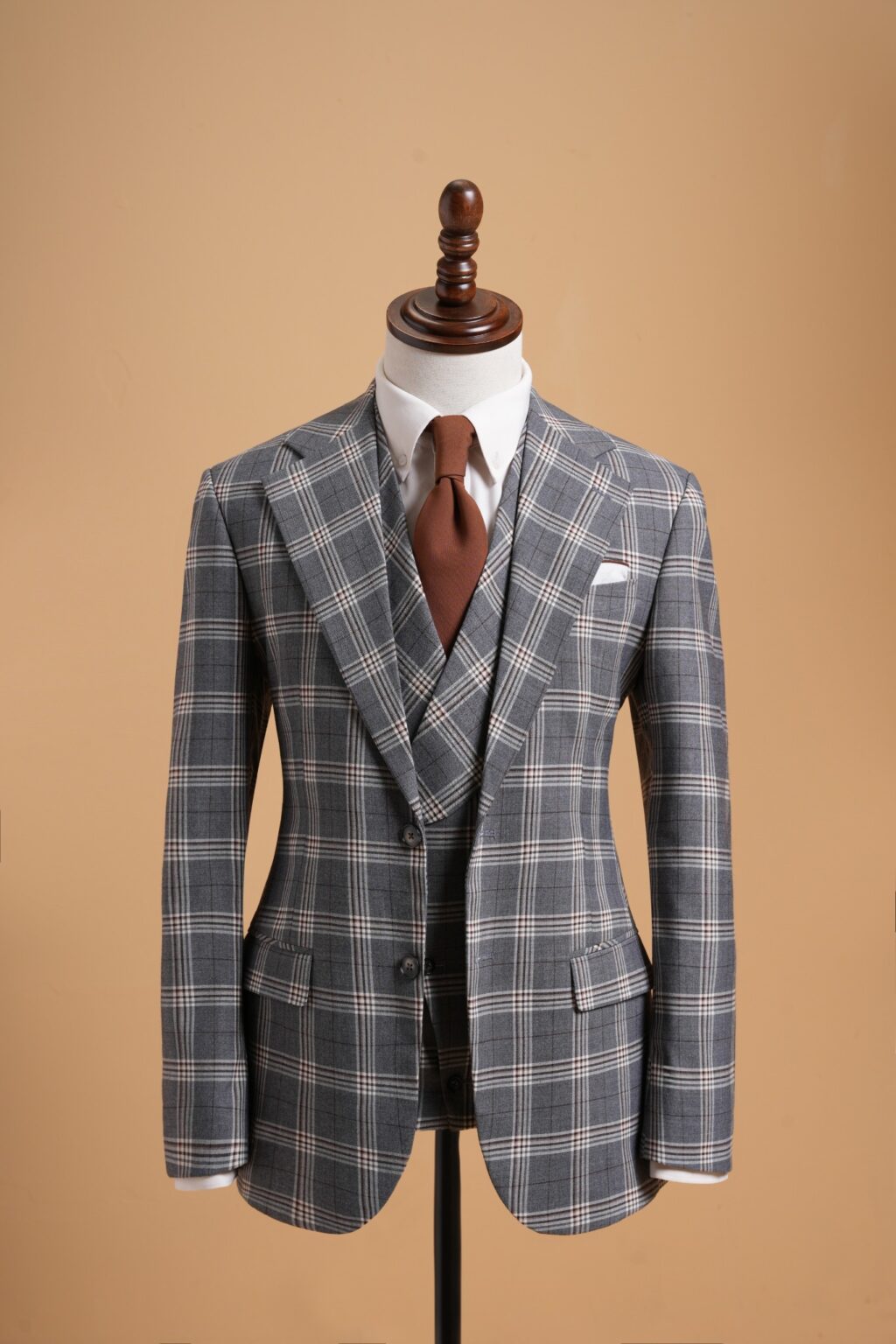 Áo vest ghi kẻ nâu trắng cổ ve khuyết 1 hàng khuy Adam Store - AV373