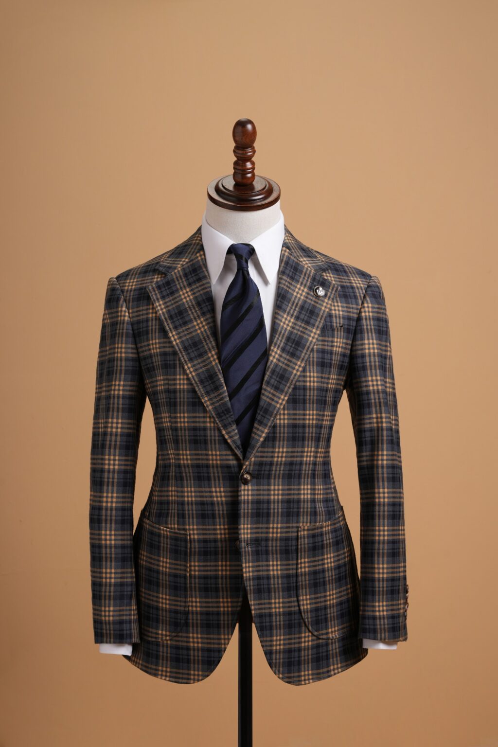 Áo vest kẻ vàng đen cổ ve khuyết 1 hàng khuy Adam Store - AV352