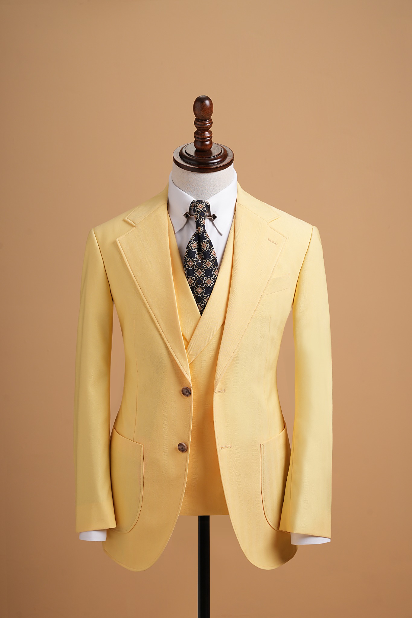 Áo vest vàng chanh sọc chìm cổ ve khuyết 1 hàng khuy Adam Store - AV385