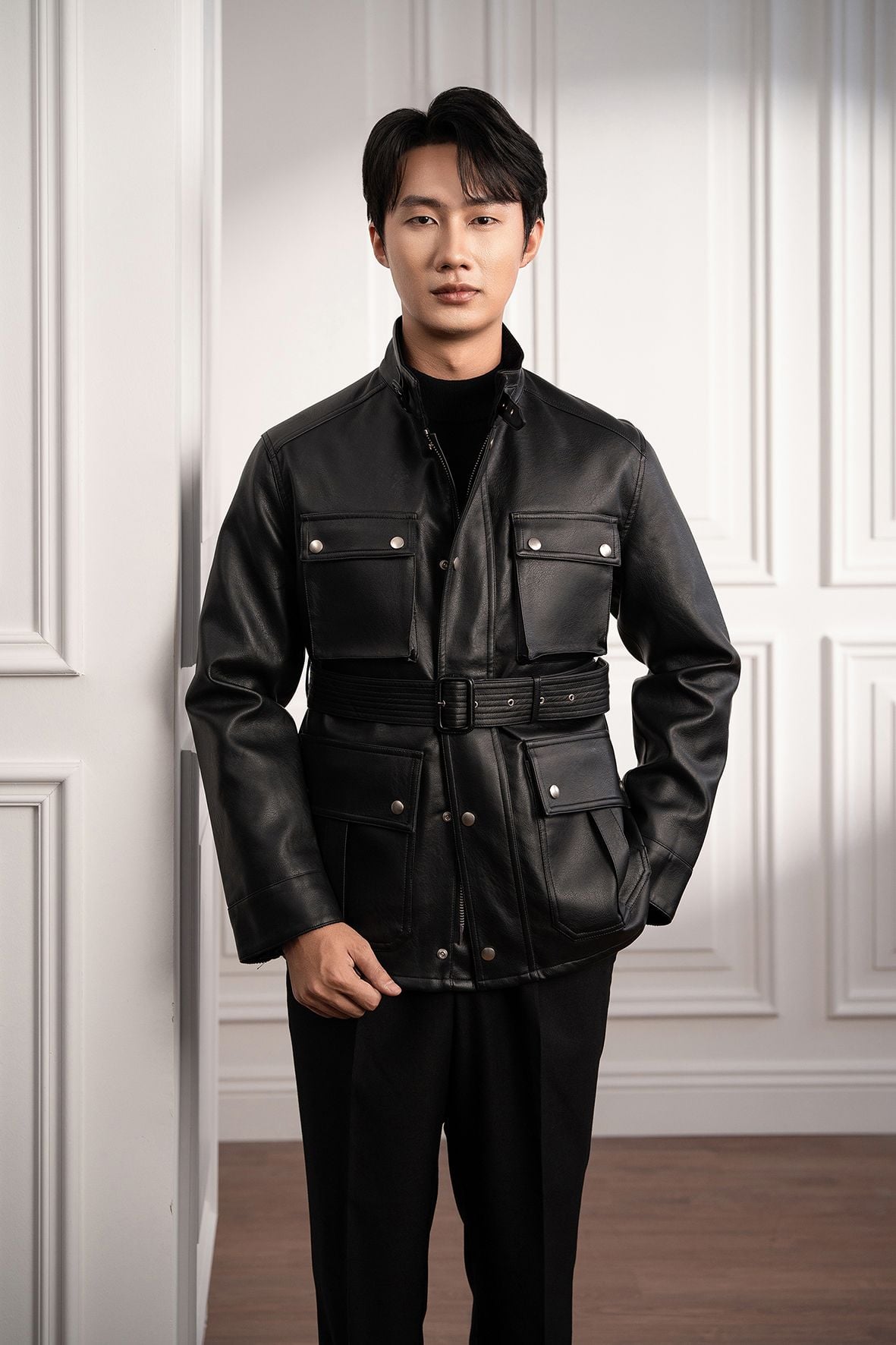 Áo khoác da đen trơn dáng thắt lưng ADAM STORE – AK082