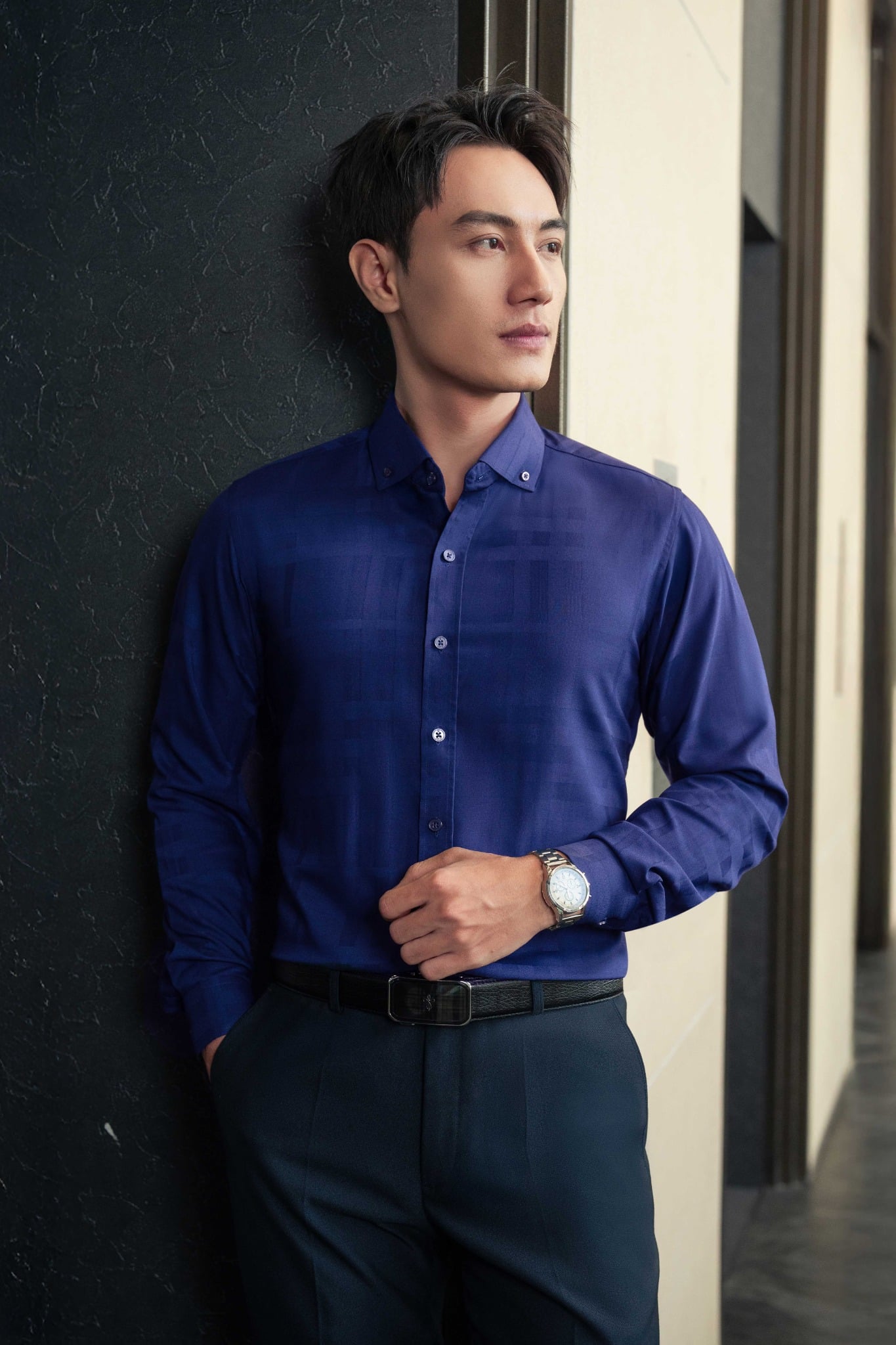 Áo Sơ Mi Dài Tay Màu Xanh Tím Than Kẻ Chìm The Tuxedo – TXKC04