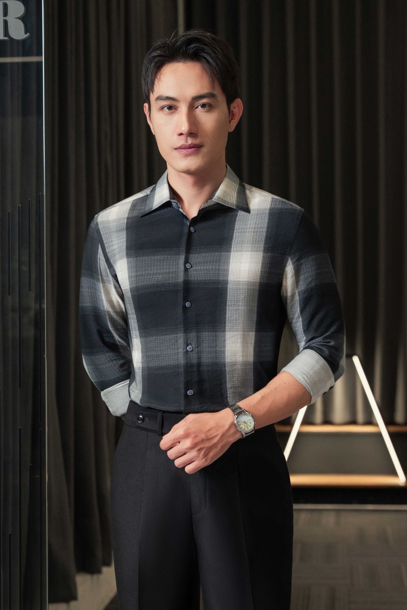 Sơ mi dài tay đen kẻ vuông trắng Adam Store – SMC178