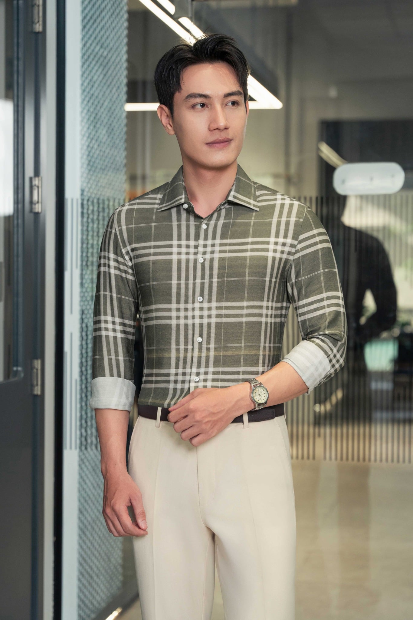 Sơ mi dài tay rêu kẻ vuông trắng Adam Store – SMC180