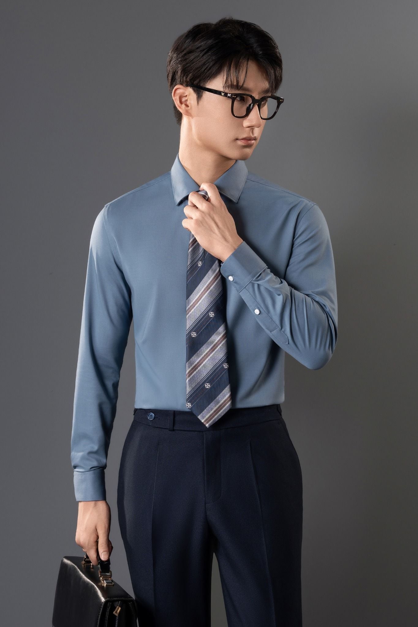 Sơ mi dài tay xanh trơn Adam Store – SMC161XD