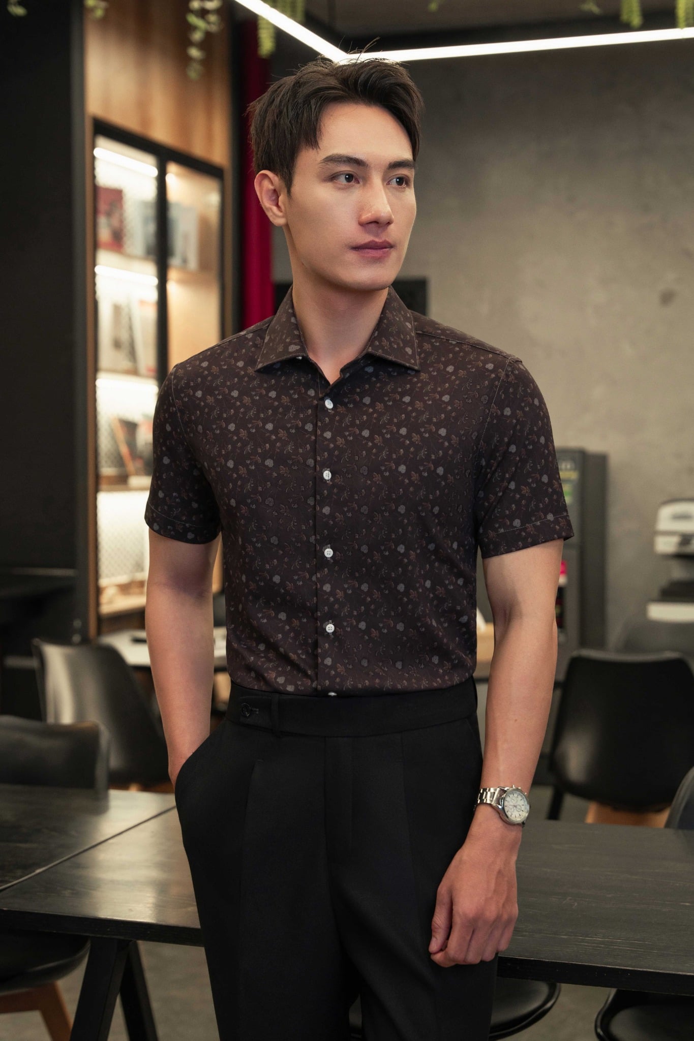 Sơ mi Ngắn Tay CT25 đen hoạ tiết hoa Adam Store – SNC035