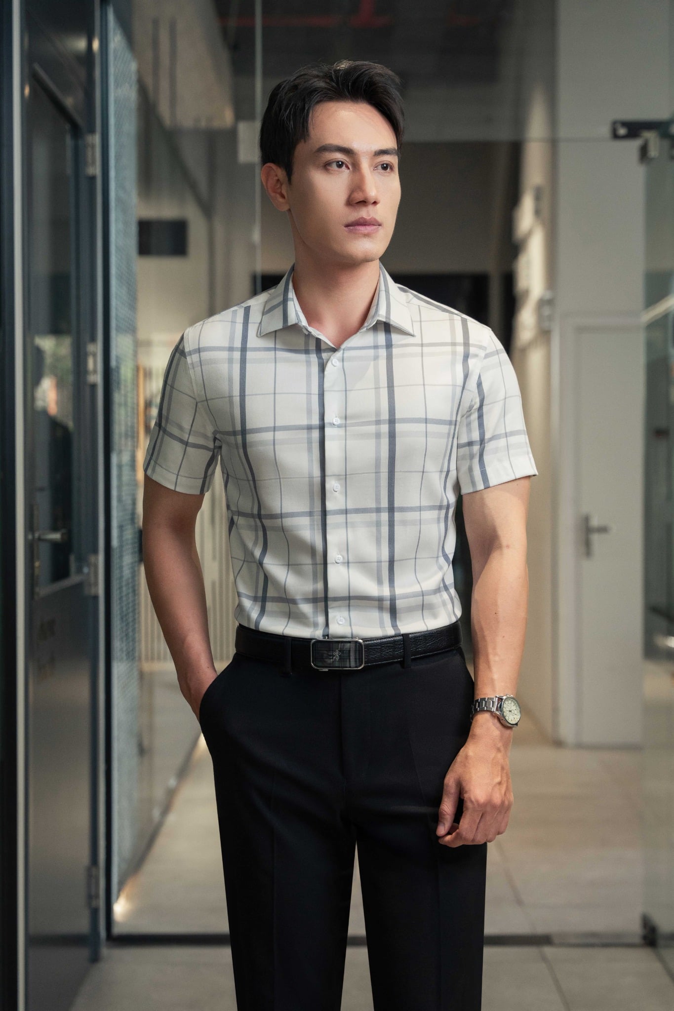 Sơ mi Ngắn Tay CT25 trắng kẻ ghi Adam Store – SNC037